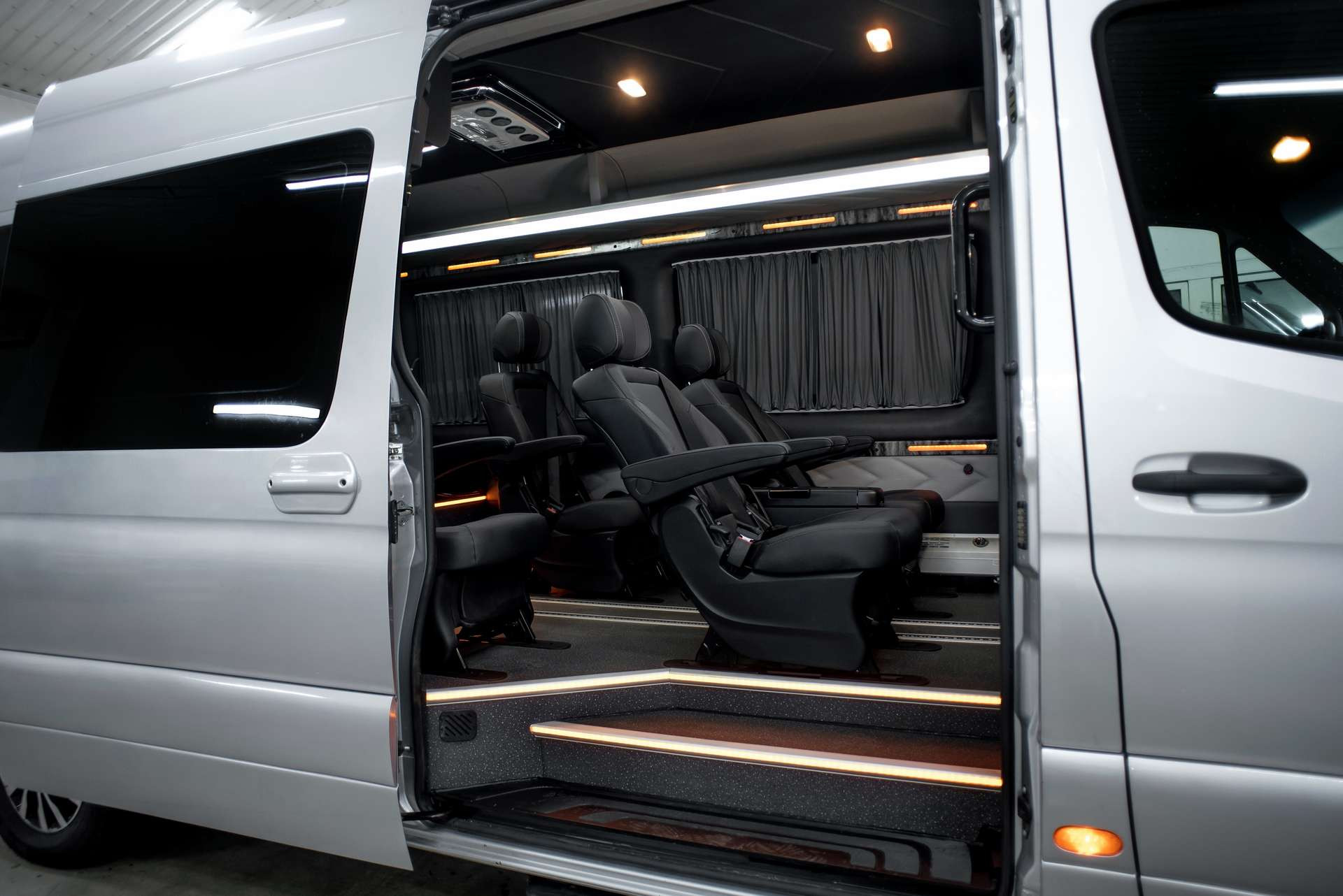 Nội thất tiện nghi của xe Limousine và giường nằm trên tuyến Hà Nội Nam Định