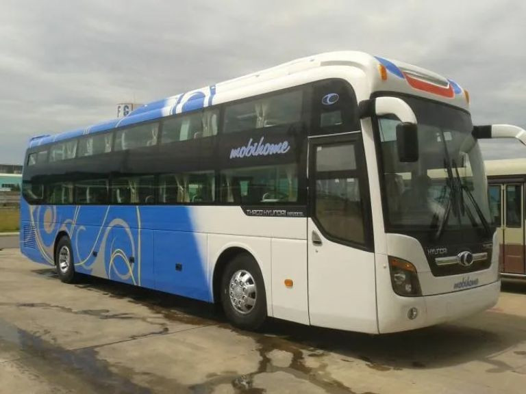 Nội thất tiện nghi trên xe Hoàng Khang