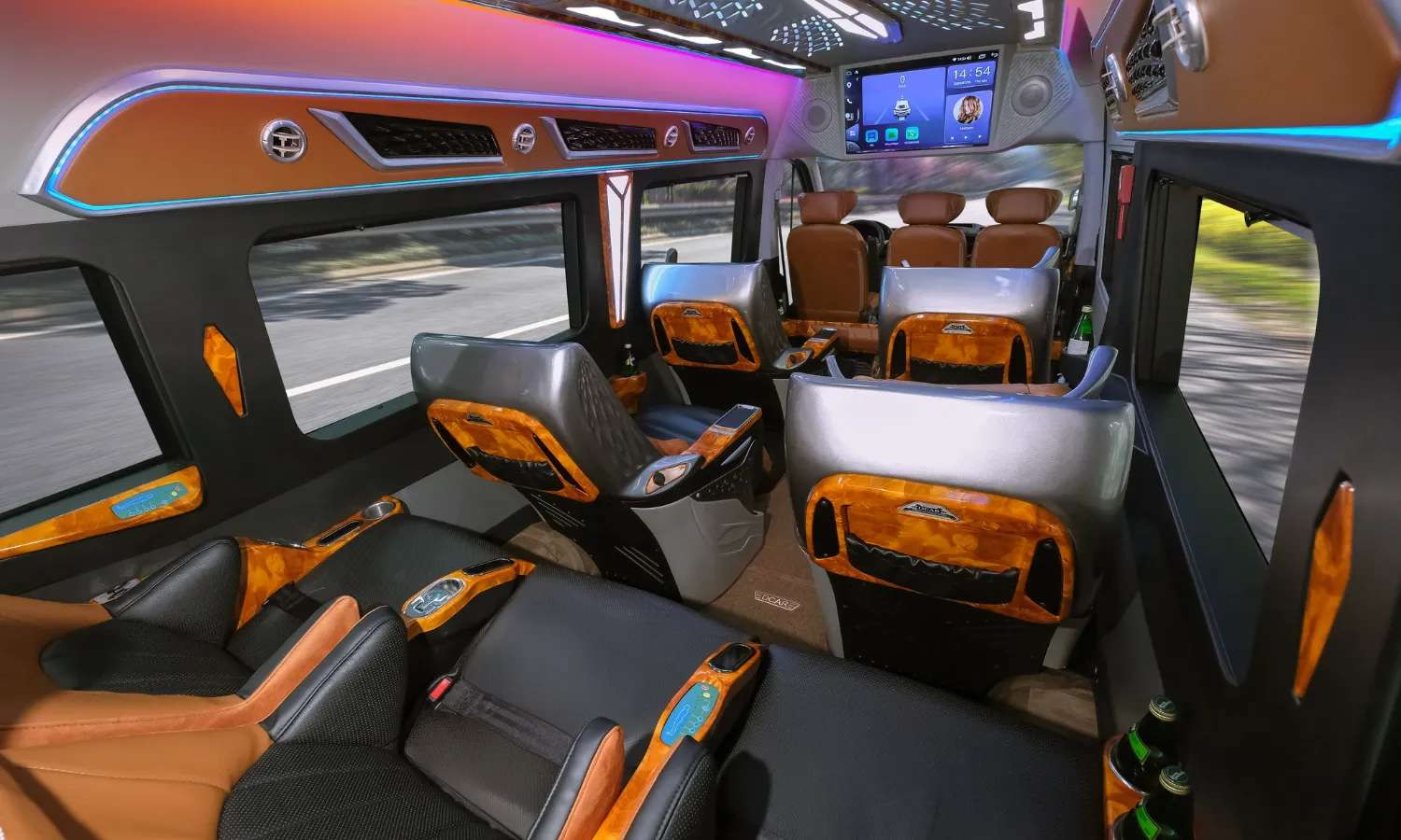 Nội thất tiện nghi và sang trọng bên trong xe khách đi Bình Dương