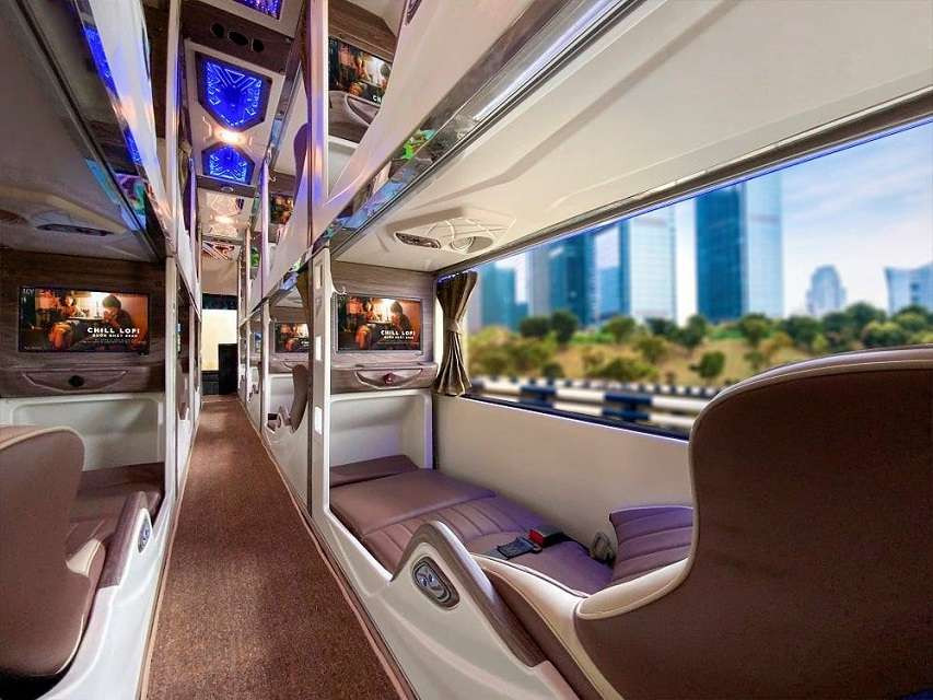 Nội thất tiện nghi và sang trọng bên trong xe Limousine Khanh Phong