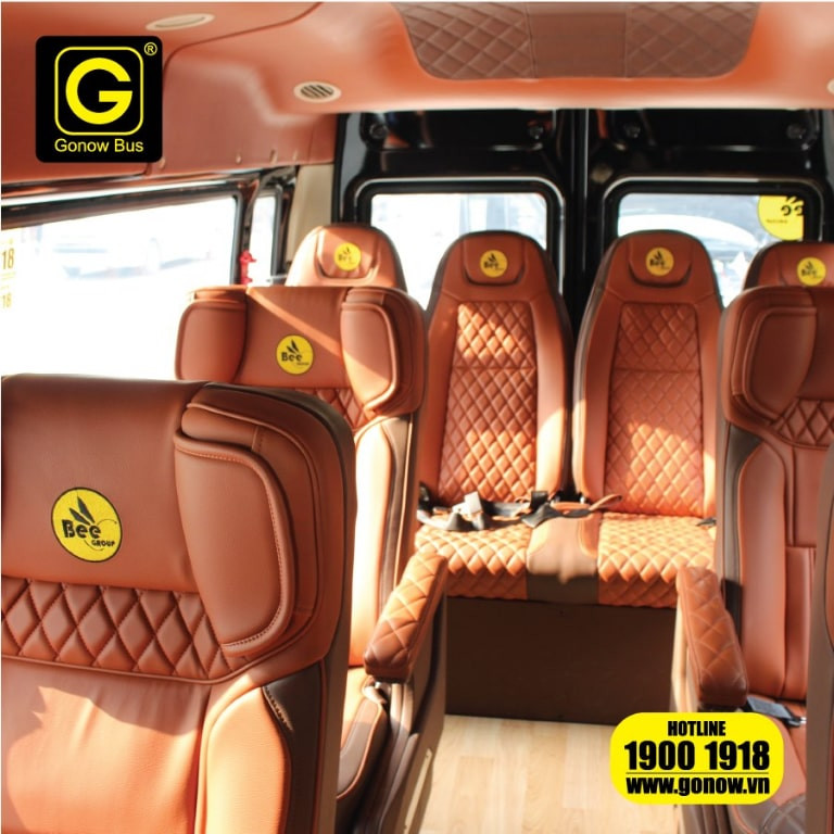 Nội thất xe limousine Go Now (Bee Group) với ghế da cao cấp và không gian rộng rãi