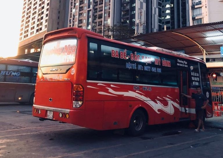 Nội thất xe Thưởng Nga đi Chợ Mới từ Hà Nội sạch sẽ