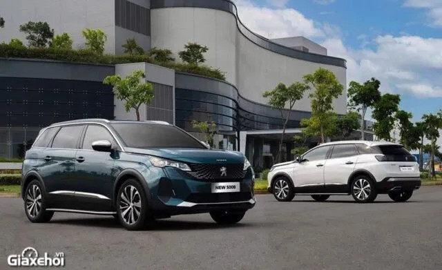 Peugeot 5008 màu đỏ nổi bật với thiết kế SUV 7 chỗ hiện đại