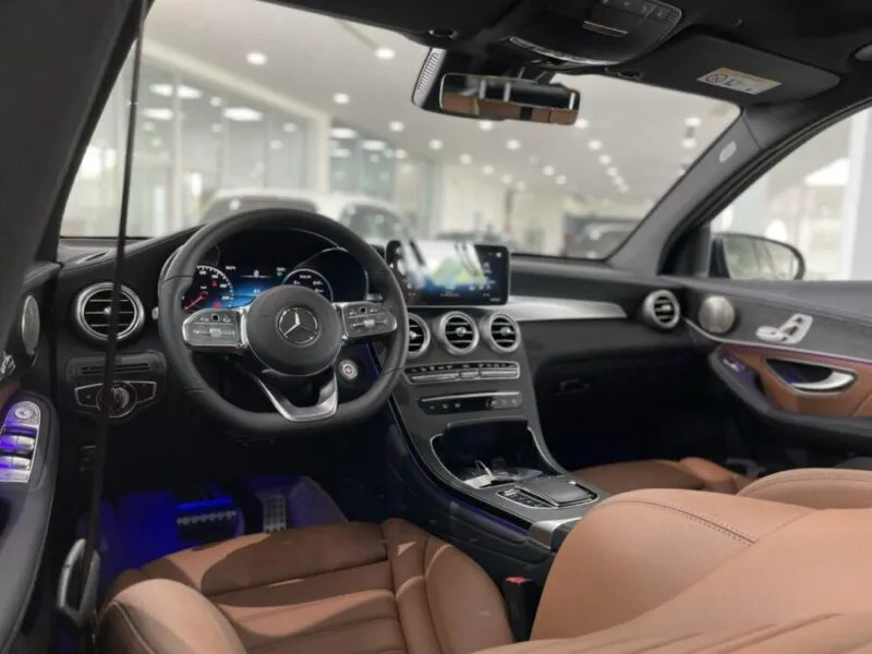 Phần đầu xe BMW X3 với lưới tản nhiệt hình quả thận đặc trưng