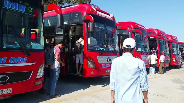 Quang cảnh bên trong khu vực nhà ga Bến xe Nam Tuy Hòa