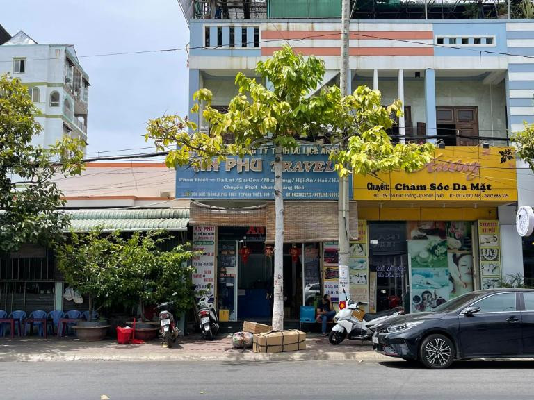 Quầy làm thủ tục tại văn phòng của Nhà Xe Thiện Trí