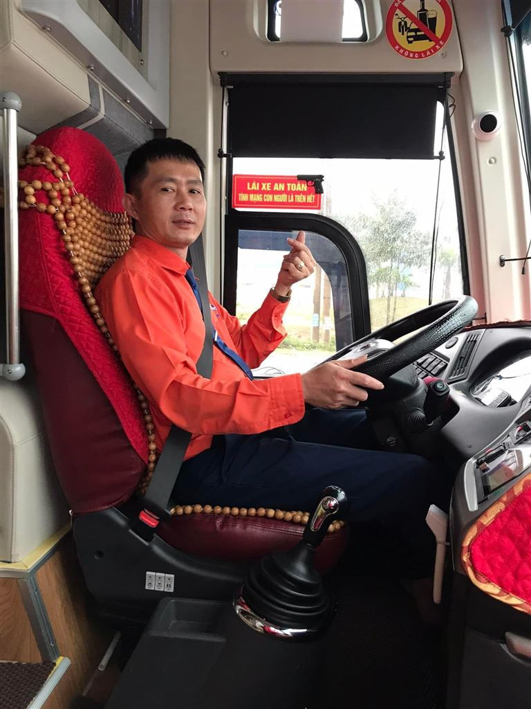 Tài xế, phụ xe, nhân viên tư vấn của An Phú Quý đều rất thân thiện, hoà đồng, hết lòng vì khách hàng thân yêu. 
