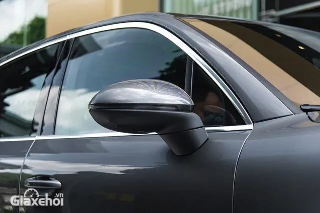 Thân xe Porsche Cayenne 2024 với đường nóc thể thao