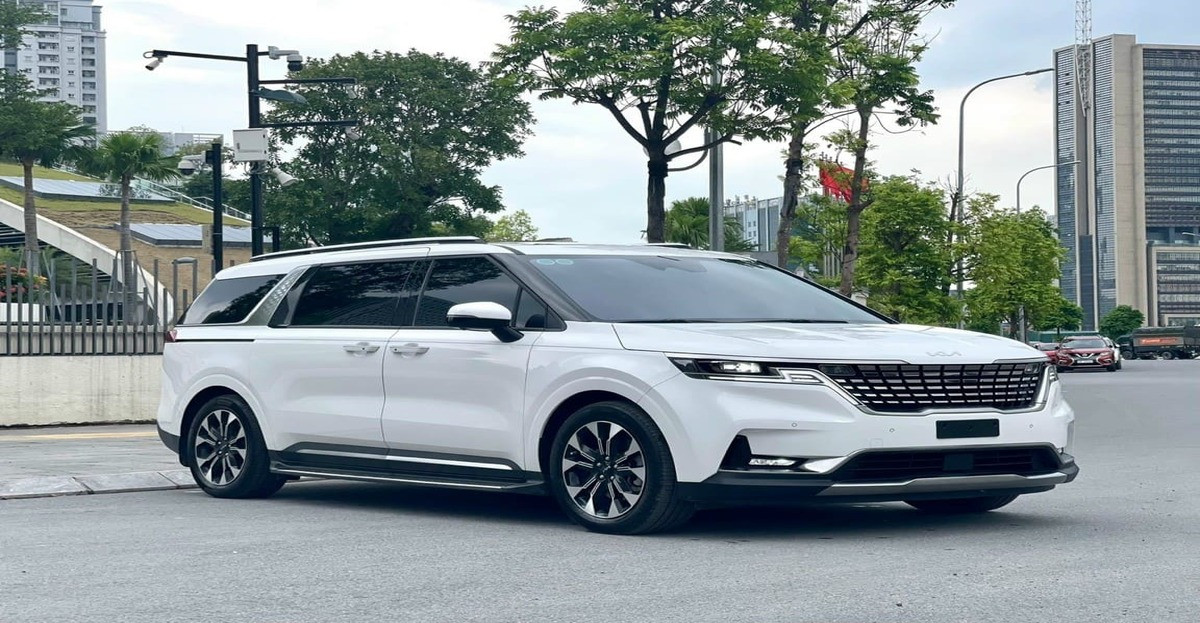 Thiết kế đầu xe KIA Carnival 7 chỗ với lưới tản nhiệt lớn