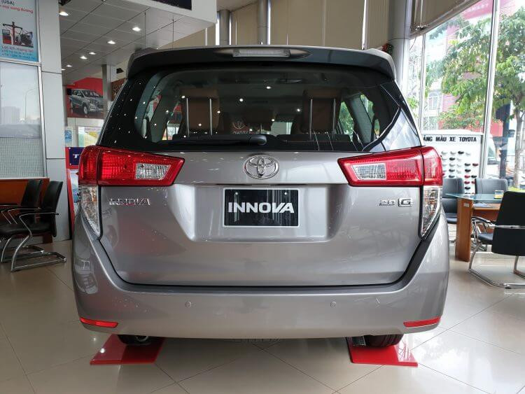 Thiết kế thân xe và bộ mâm Toyota Innova