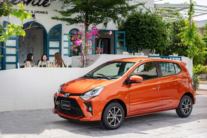 Thiết kế tổng thể trẻ trung của xe Toyota Wigo MT màu trắng