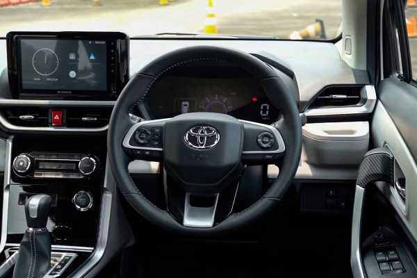 Tính năng gập phẳng hàng ghế trên Veloz Cross CVT tạo không gian linh hoạt