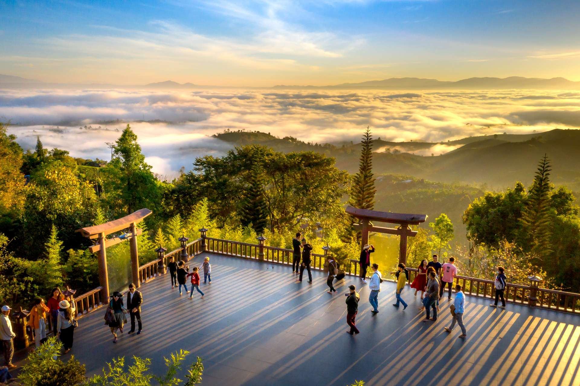 Toàn cảnh 'cổng trời' Chùa Linh Quy Pháp Ấn - điểm đến tâm linh và ngắm cảnh tại Bảo Lộc