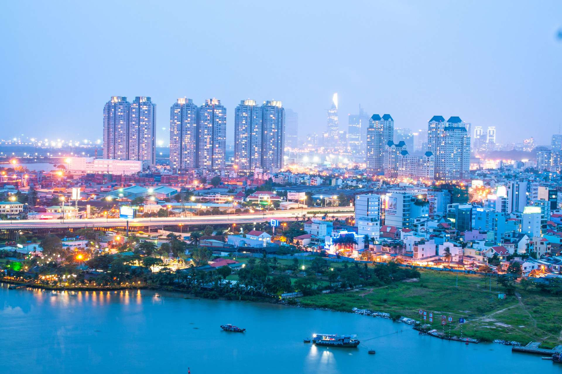 Toàn cảnh đô thị Sài Gòn (TP.HCM) sầm uất và hiện đại nhìn từ trên cao