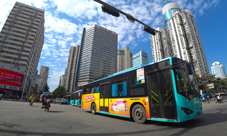Toàn cảnh xe buýt điện hoạt động tại Thâm Quyến, Trung Quốc, cho thấy cuộc cách mạng xe buýt điện