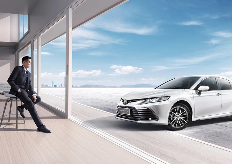 Tổng quan ngoại thất sang trọng của Toyota Camry 2.5Q 2025 màu đen