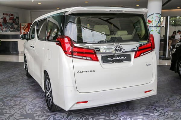 Toyota Alphard Luxury 2020 nổi bật cả về thiết kế lẫn công nghệ