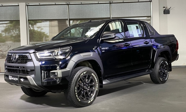 Toyota Hilux Rocco - Dòng xe gầm cao mạnh mẽ