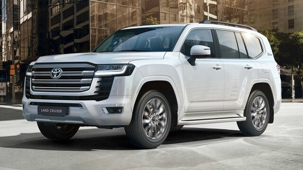 Toyota Land Cruiser màu trắng sang trọng, tương hợp với người tuổi Quý Mão mệnh Kim