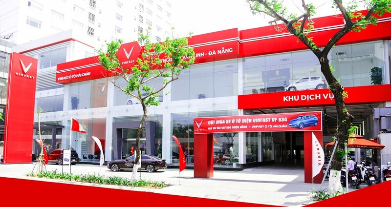 Trạm sạc ô tô và xe máy điện tại đại lý VinFast ở quận Hải Châu, Đà Nẵng