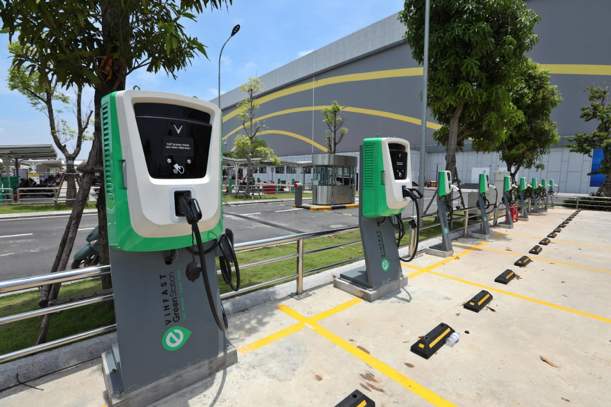 Trạm sạc thông minh cho xe buýt điện VinBus có khả năng sạc đồng thời hai xe
