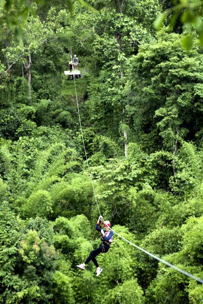 Trượt Zipline ở Madagui