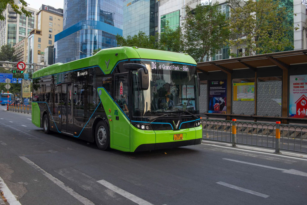 Xe buýt điện VinBus VinFast lần đầu lăn bánh tại TP Hồ Chí Minh