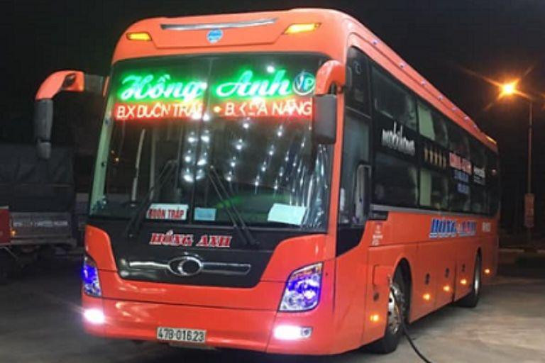 Xe giường nằm chuẩn bị xuất phát từ Bến xe liên tỉnh Đắk Lắk đi Hà Nội