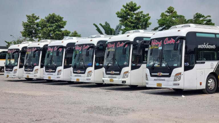 Xe khách chạy tuyến Châu Đốc đi TP.HCM tại bến xe