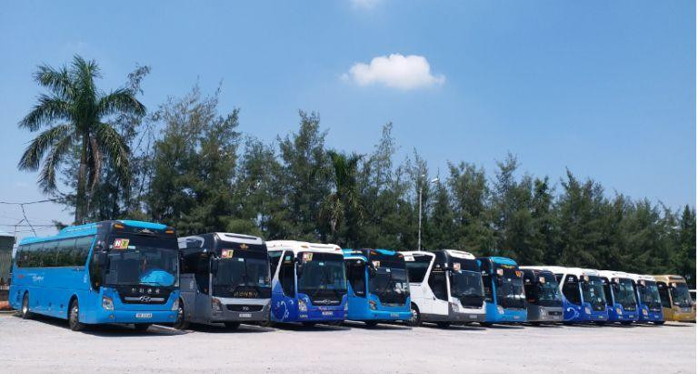 Xe khách chạy tuyến Vĩnh Yên – Hà Nội tại bến xe