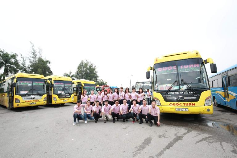 Xe khách chuẩn bị khởi hành từ Bến xe Hà Tĩnh đi Hải Phòng