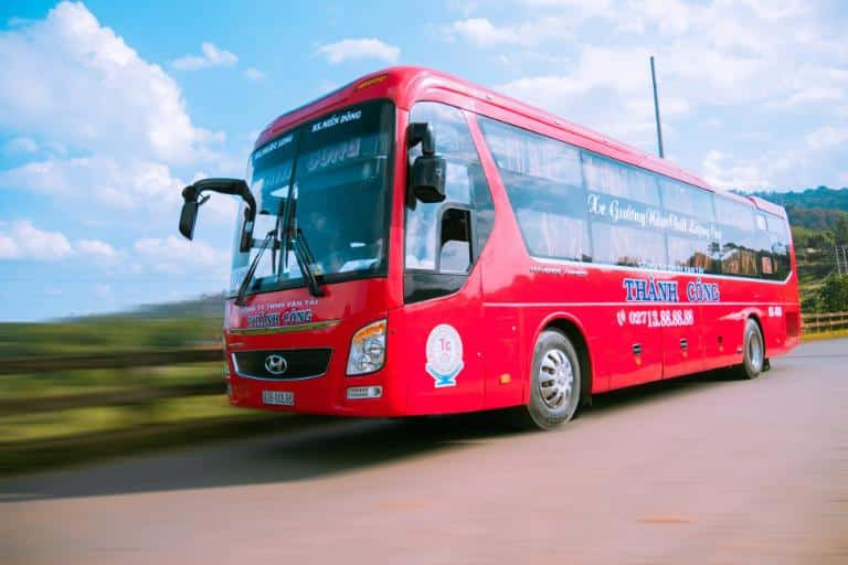 Xe khách giường nằm chất lượng cao phục vụ hành khách tại bến xe Phước Long