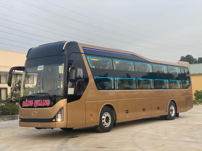 Xe khách giường nằm của nhà xe Đăng Quang đón khách tại Gia Lâm đi Hà Giang
