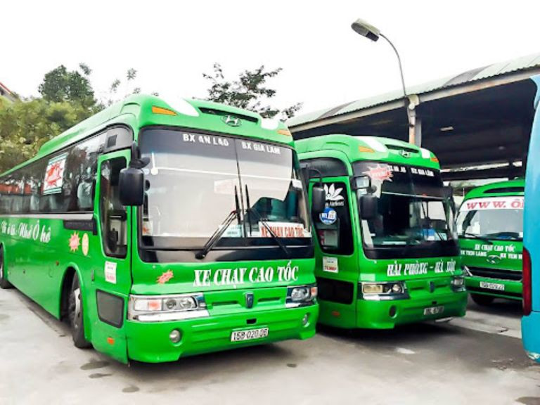 Xe khách Ô Hô màu xanh nổi bật tuyến Hà Nội Hải Phòng