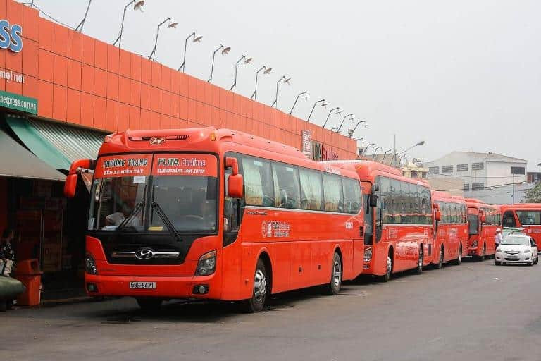 Xe khách trên tuyến Châu Đốc - Cần Thơ tại Bến xe Châu Đốc