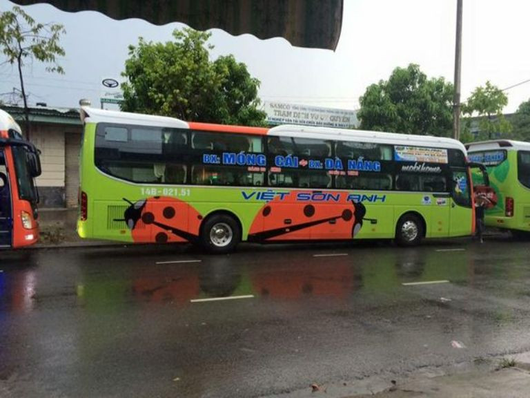 Xe khách Việt Sơn Anh phục vụ tuyến đường dài Hải Phòng Đà Nẵng.