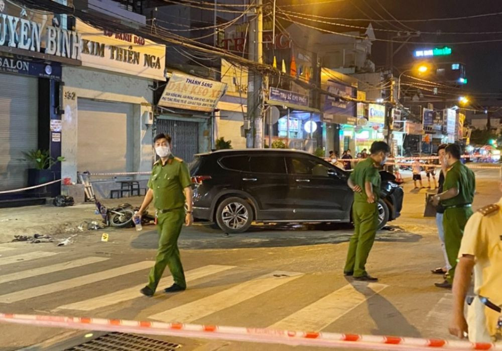 Xe ô tô bị hư hại nặng sau va chạm, minh họa hậu quả nghiêm trọng